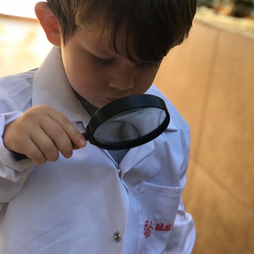 Gözlemle ve Öğren! Büyüteç Çocukların Bilim Becerilerini Nasıl Geliştirir?